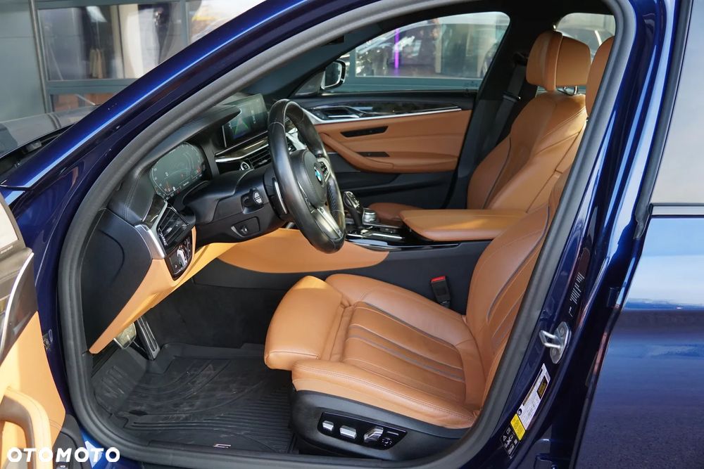 BMW Seria 5 M550i xDrive sport - 19