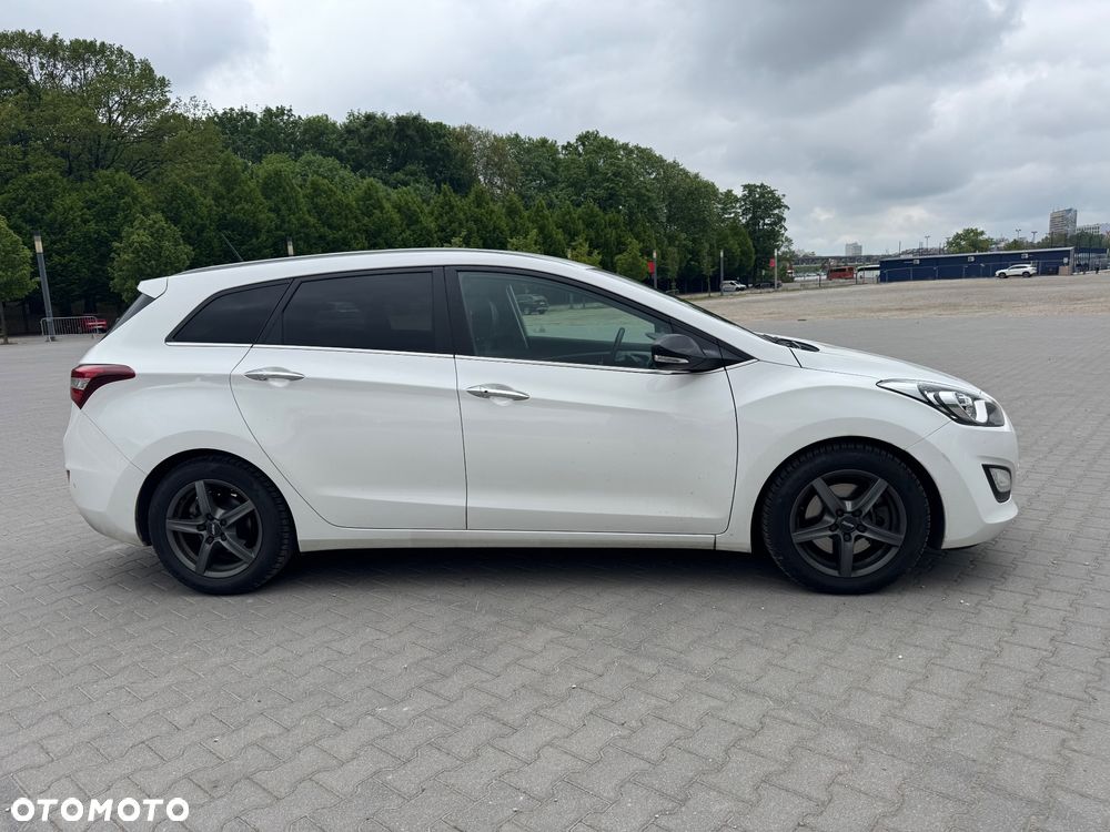 Hyundai i30 1.6 CRDi Fifa World Cup Edition - 4
