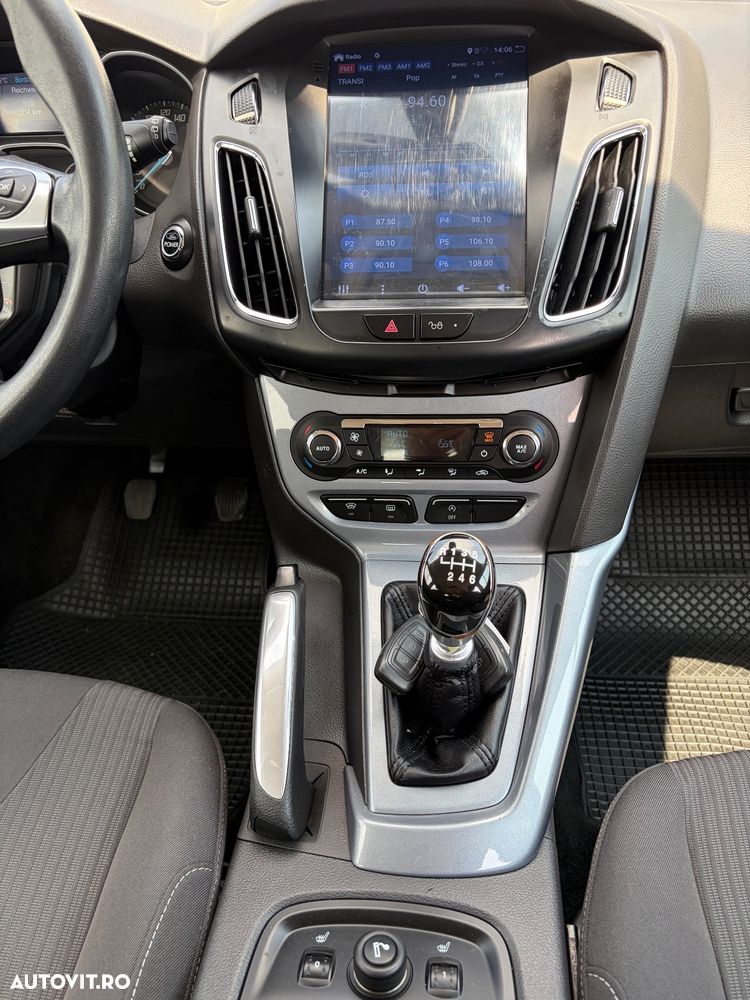 FORD Focus 2011 — imagine 10