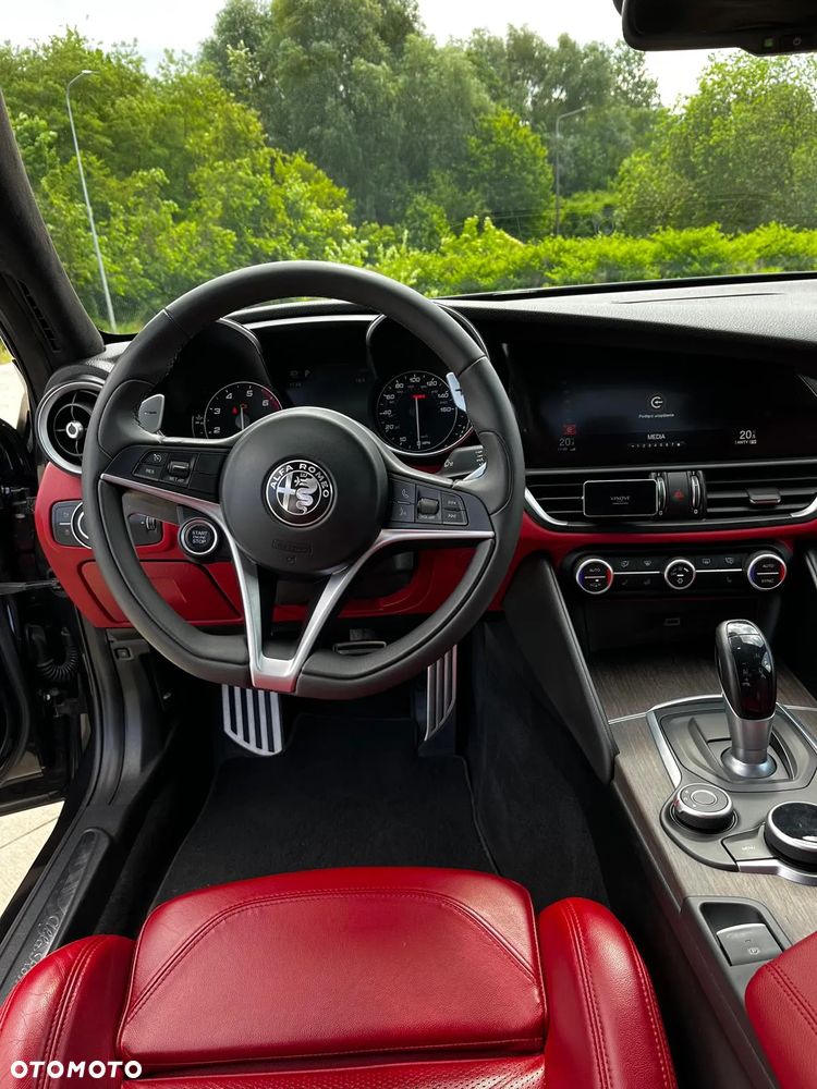 Alfa Romeo Giulia 2.0 Turbo 16V AT8 Veloce Ti - 11