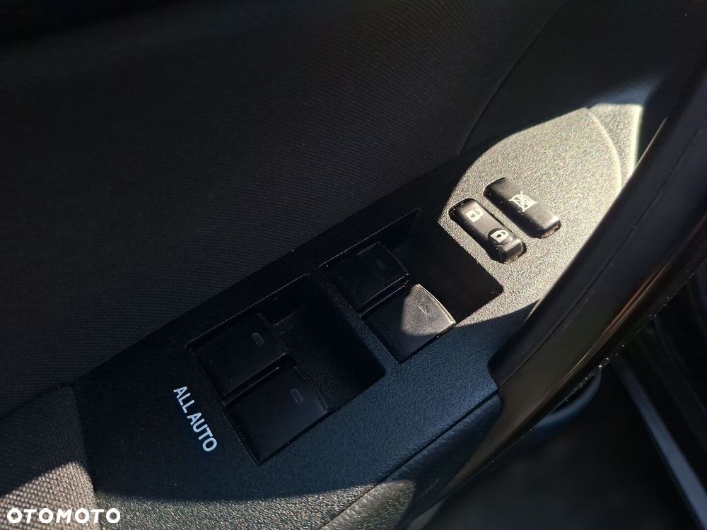 Toyota Corolla - 23