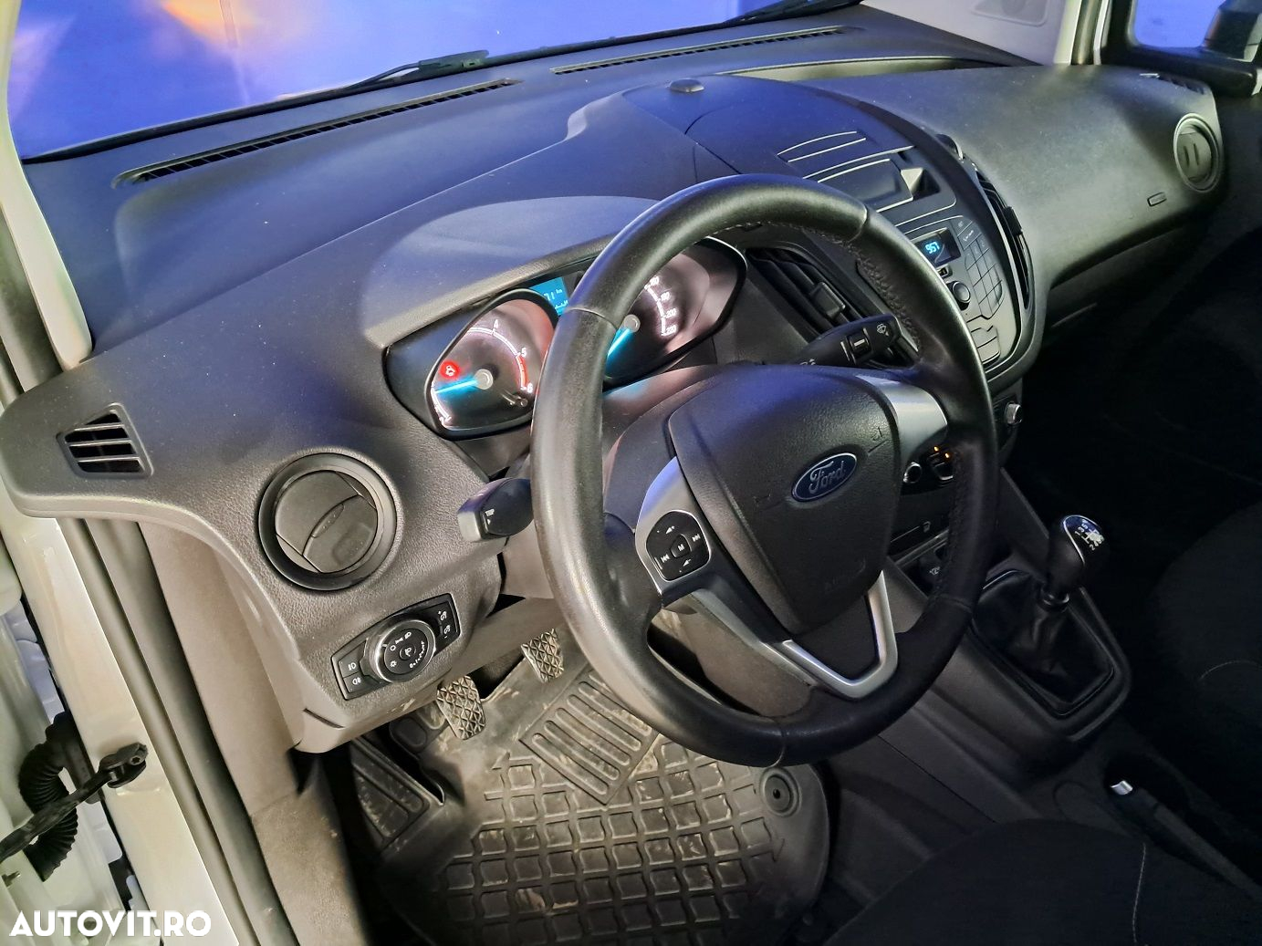 Ford Tourneo Courier - 2