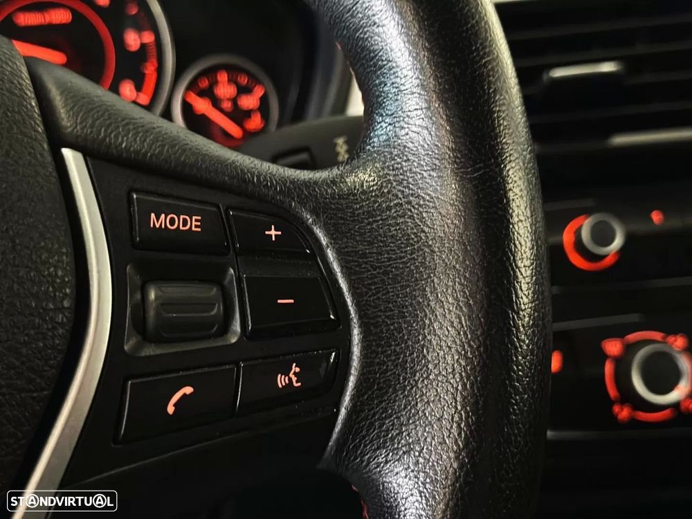 BMW 318 d Line Sport - 28