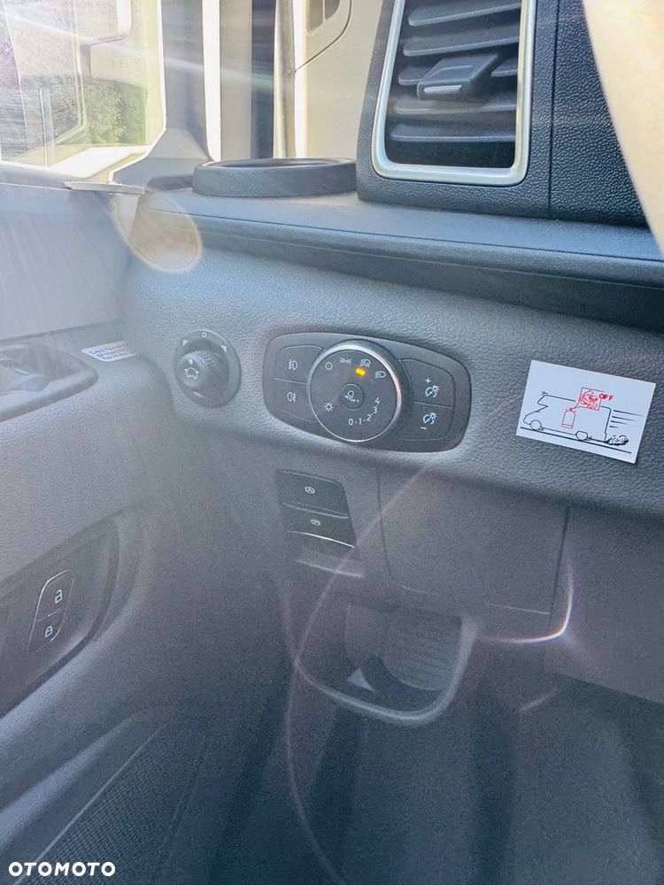 Ford Chausson 627 GA Titanium Line - 16