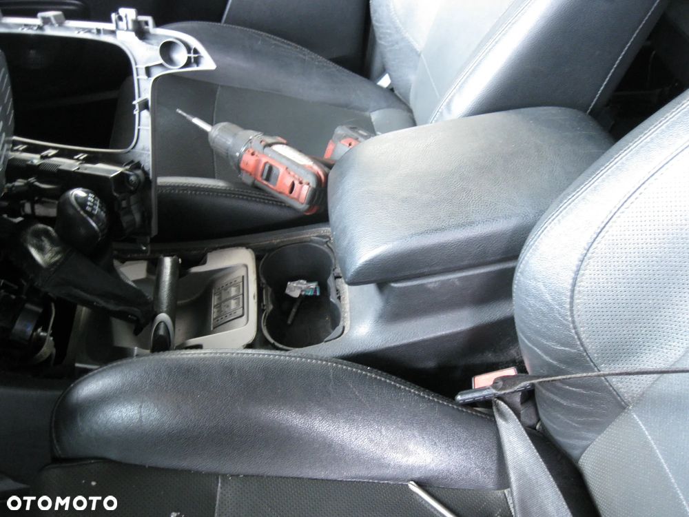 s-max podlokietnik - 1