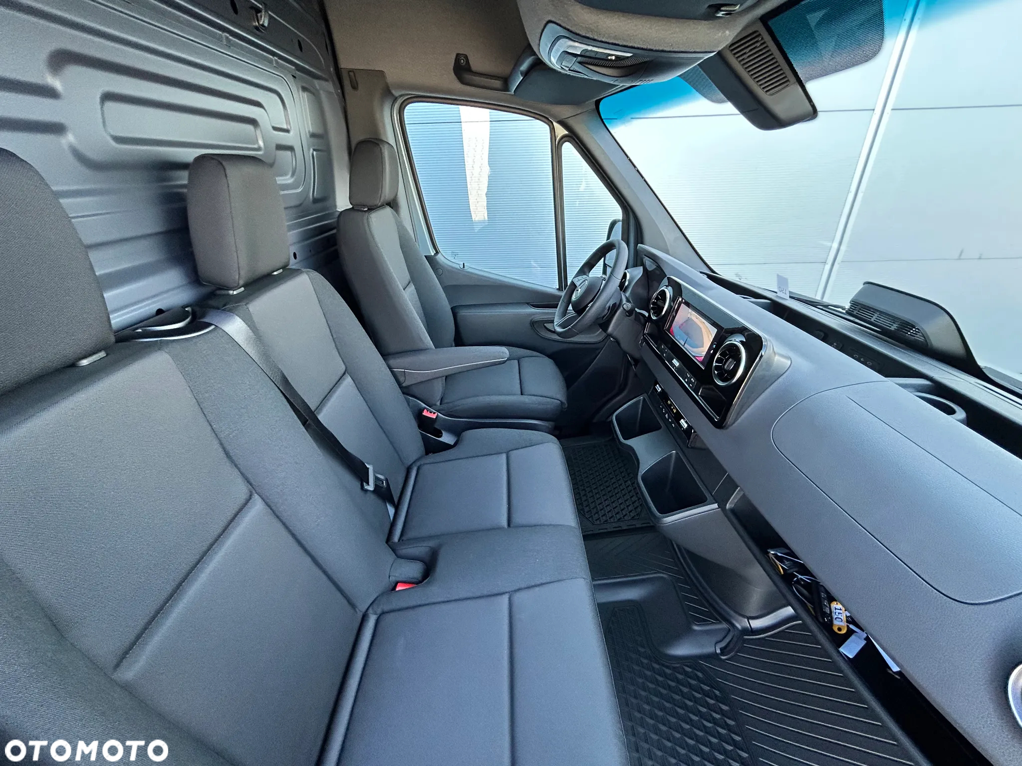 Mercedes-Benz SPRINTER 319 CDI FURGON EKSTRA DŁUGI - 27