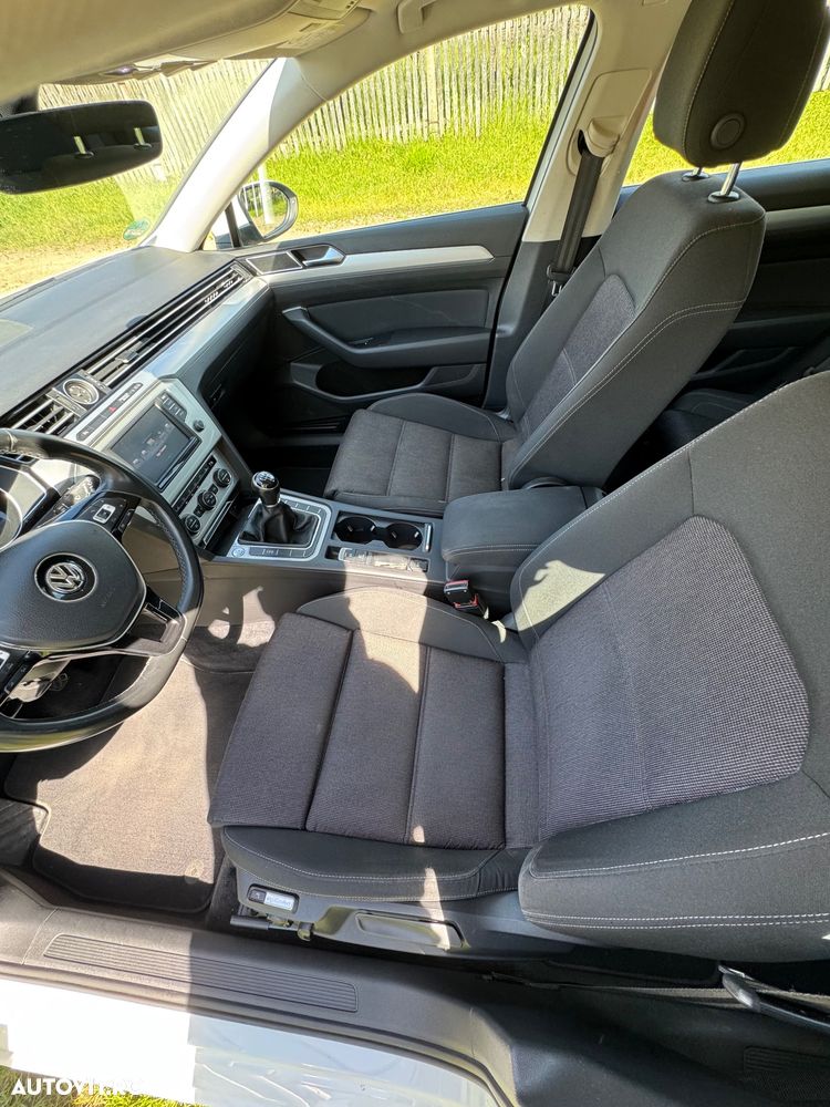 Volkswagen Passat 2.0 TDI (BlueMotion Technology) Comfortline - 9
