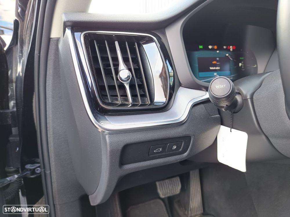 Volvo V60 2.0 T6 AWD TE Essential - 28