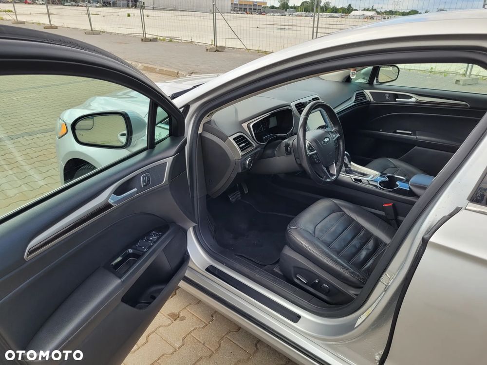 Ford Fusion - 11