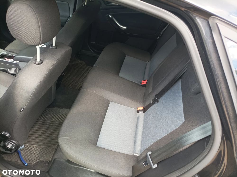 Ford Mondeo 1.6 Ambiente - 8