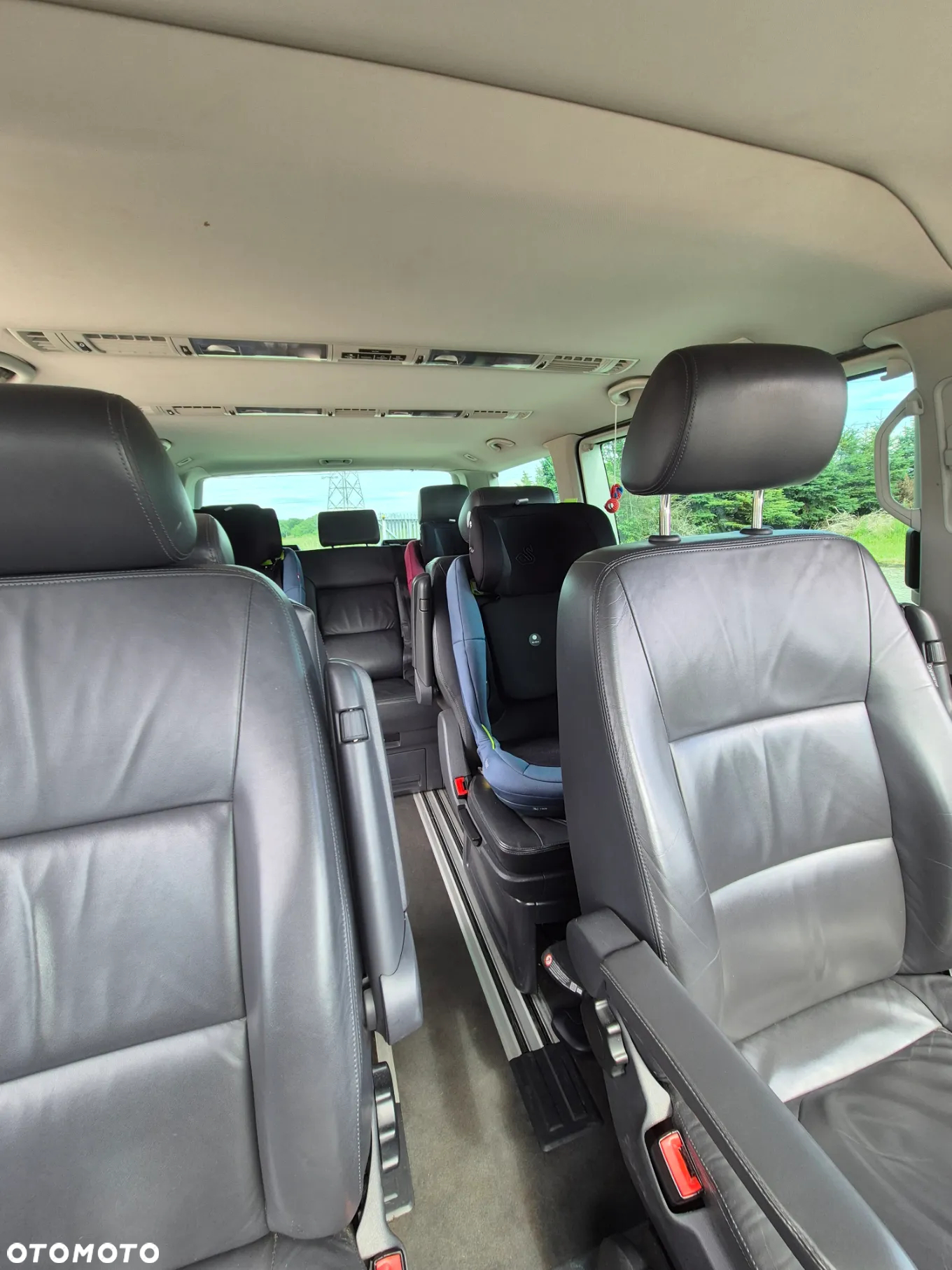 Volkswagen Multivan - 10