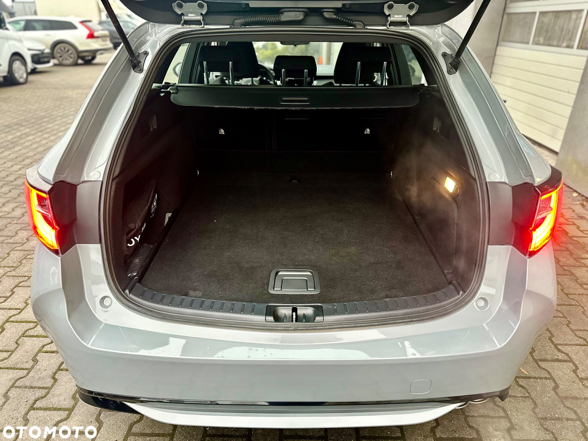 Toyota Corolla 2.0 Hybrid Comfort - 25