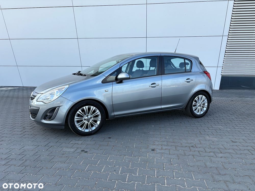 Opel Corsa 1.4 16V Cosmo - 12