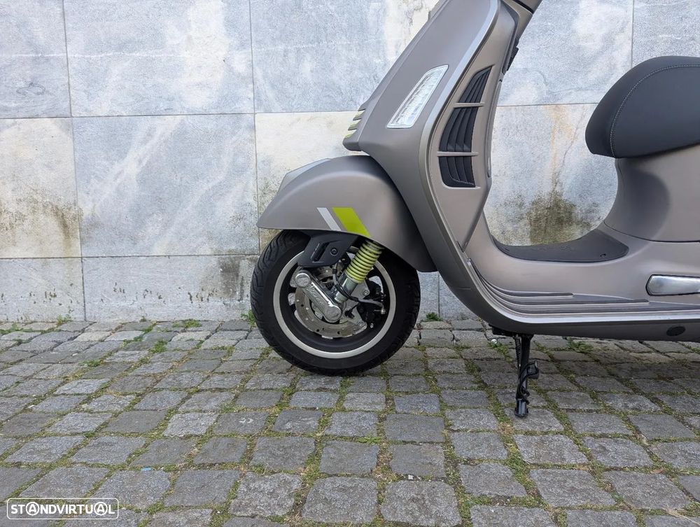 Piaggio Vespa 300 GT - 2