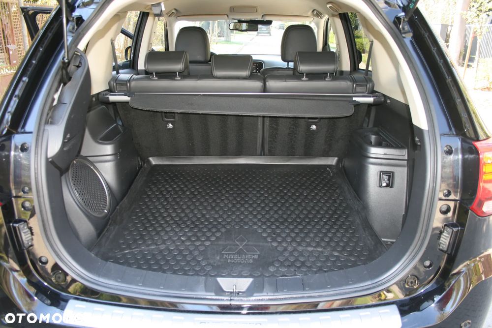 Mitsubishi Outlander - 32