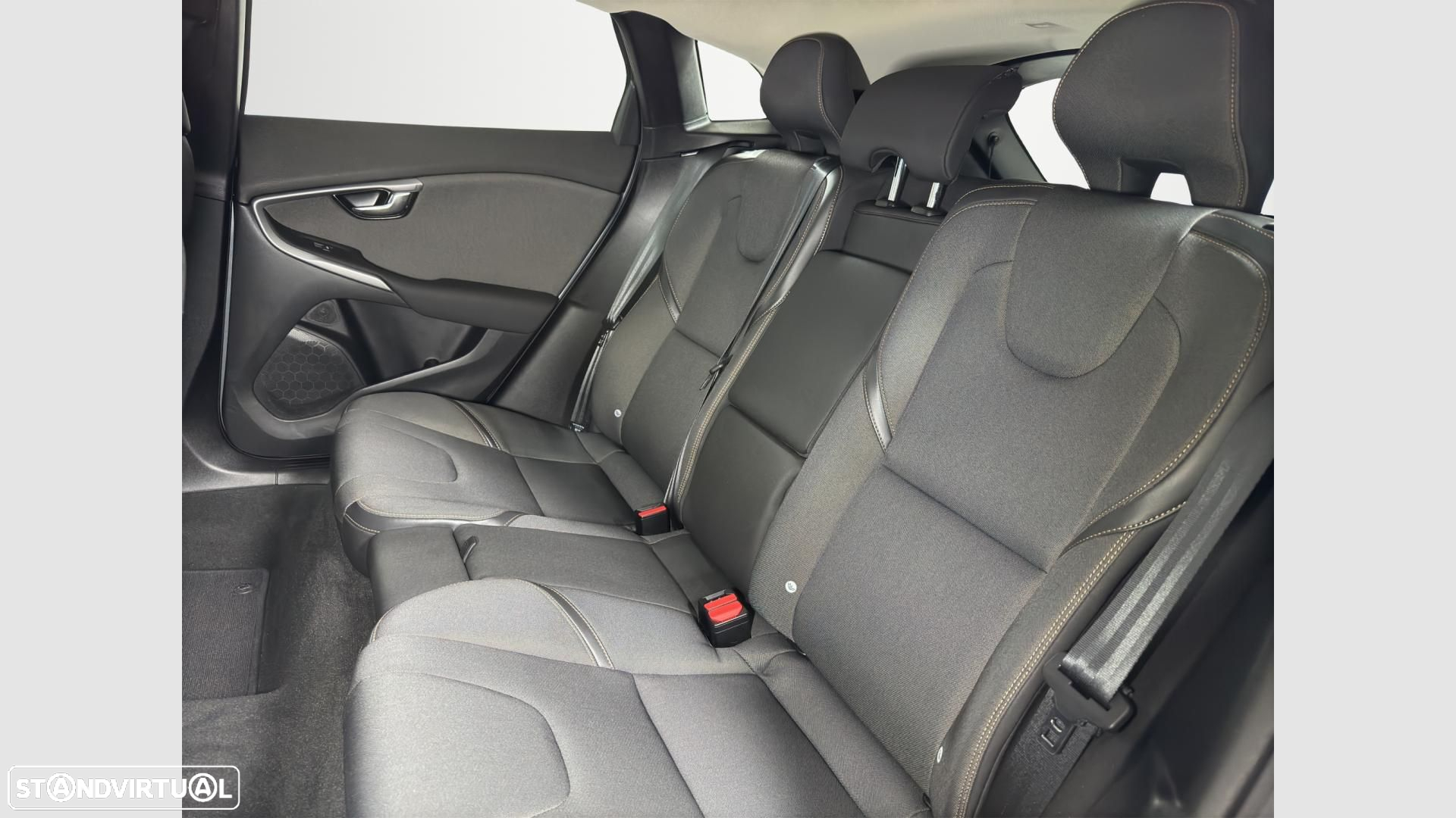 Volvo V40 Cross Country 2.0 D3 Plus - 17