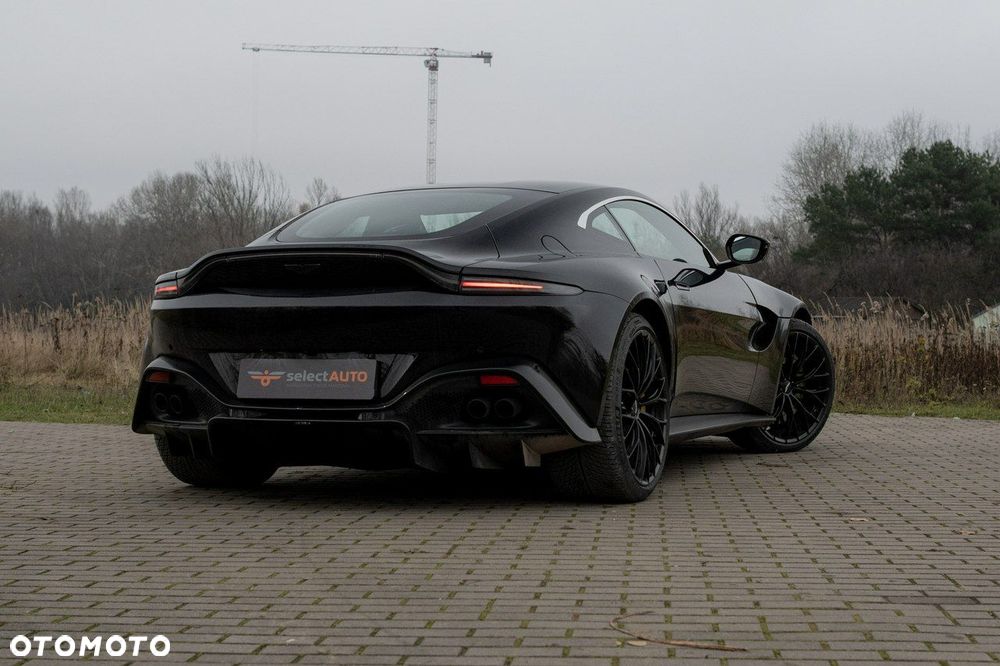 Aston Martin Vantage - 7