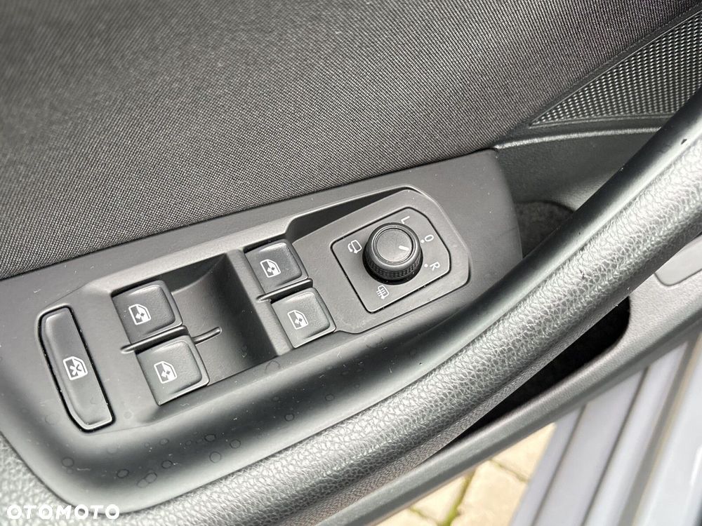Volkswagen Passat 2.0 TDI SCR Style DSG - 16