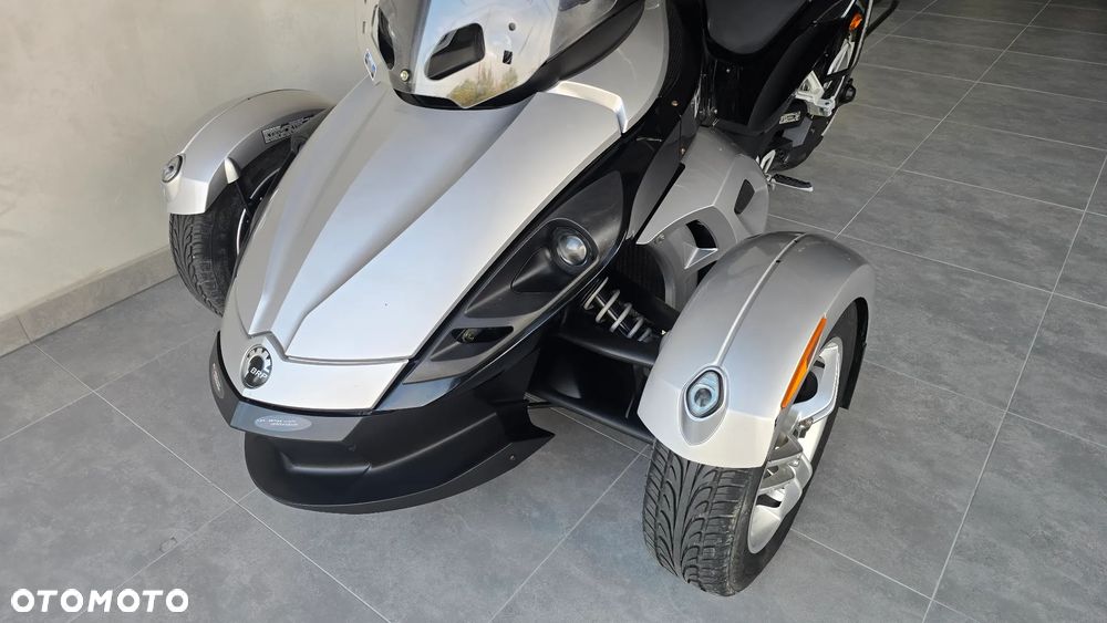 Can-Am Spyder - 17