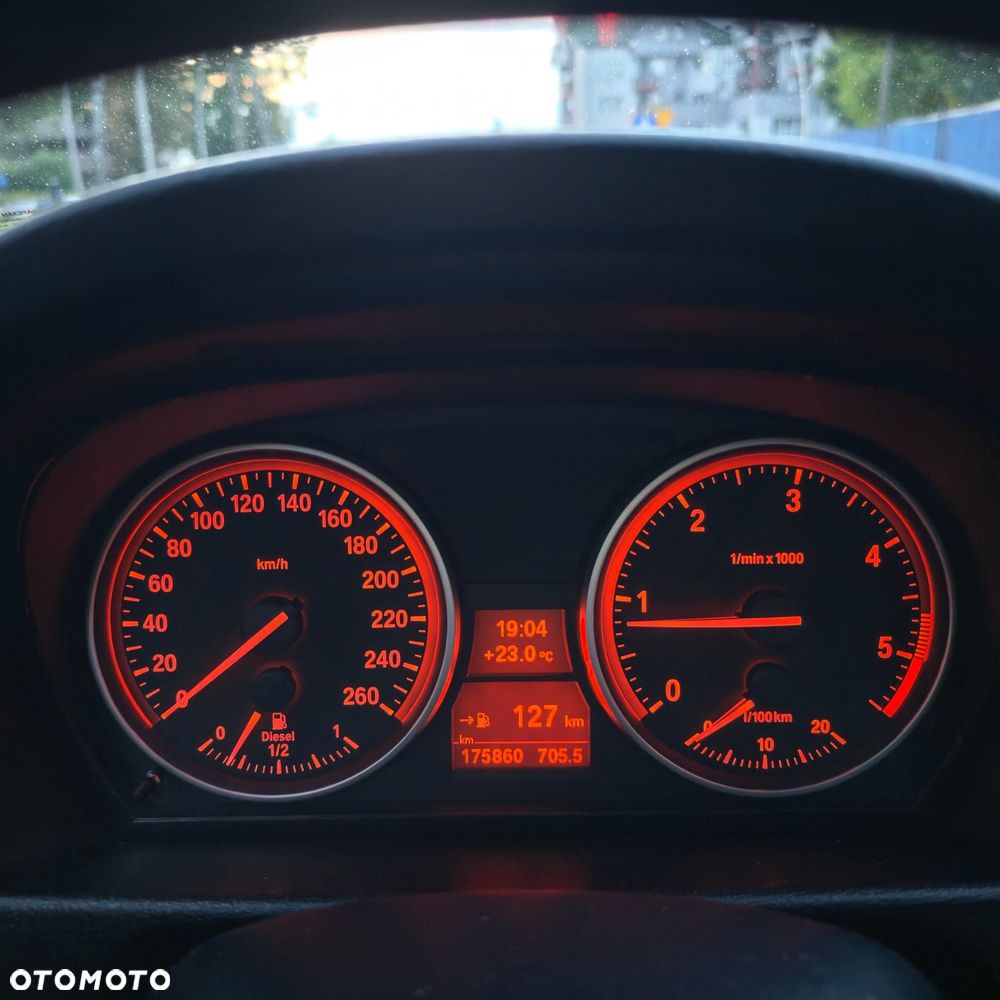BMW X1 sDrive18d xLine - 38