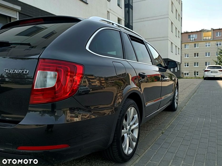 Skoda Superb 2.0 TDI DSG Exclusive - 19