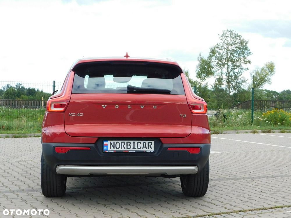 Volvo XC 40 T3 Geartronic Momentum Pro - 30