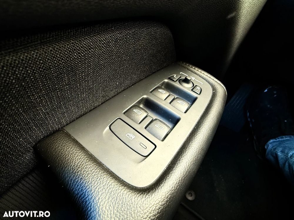 Volvo XC 60 T8 Twin Engine AWD Geartronic Momentum - 22