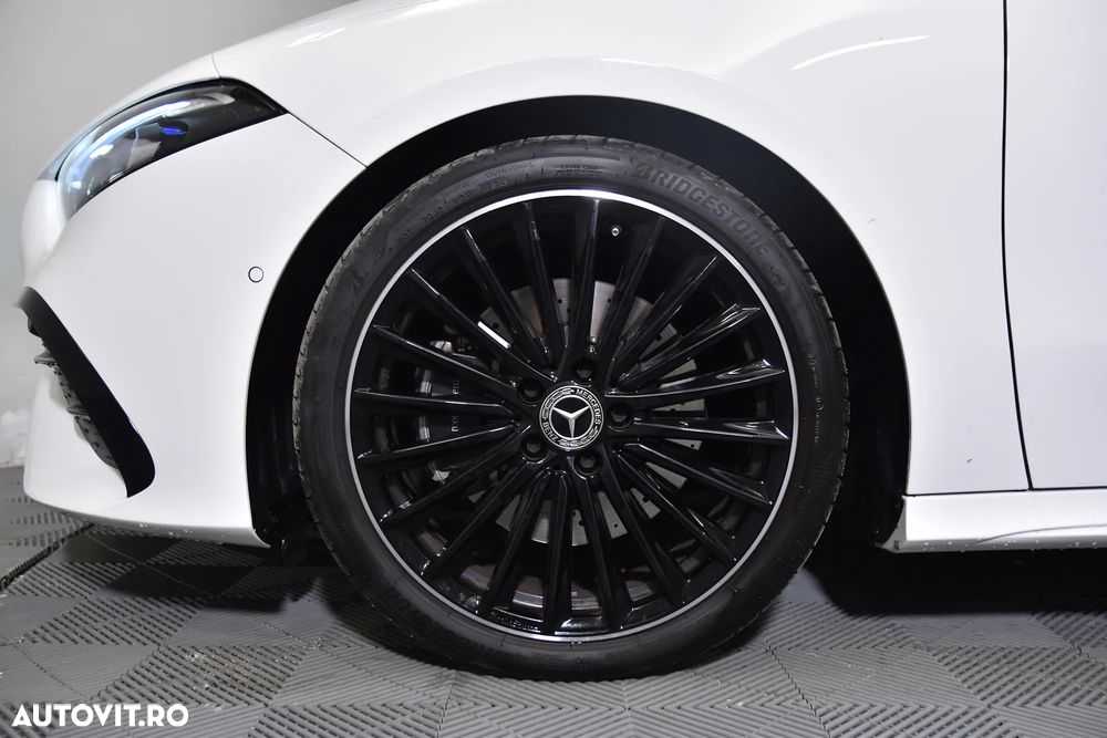 Mercedes-Benz A 220 d Sedan 8G-DCT AMG Line - 14