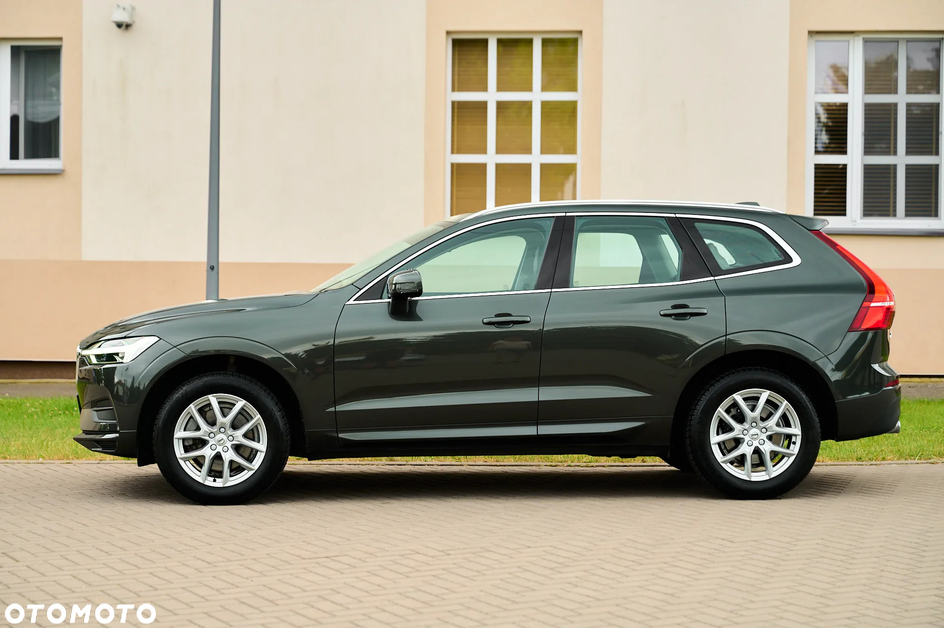 Volvo XC 60 T4 Momentum Pro - 14