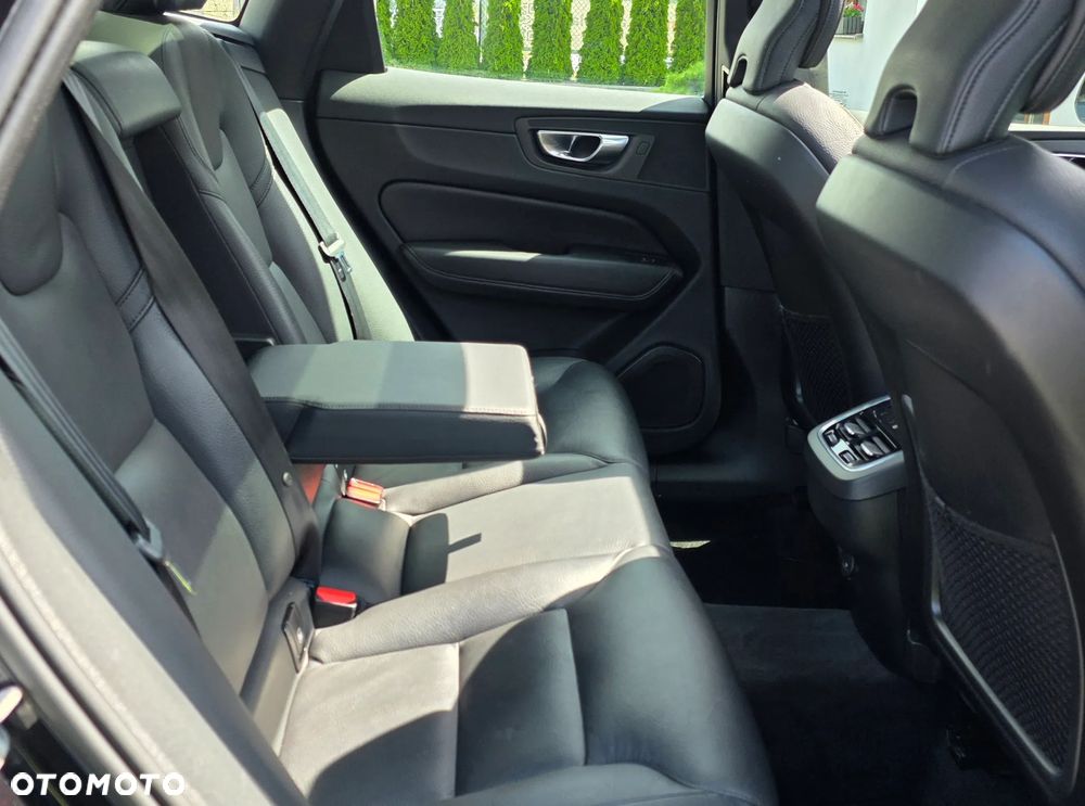 Volvo XC 60 B4 D Ultimate Dark - 35