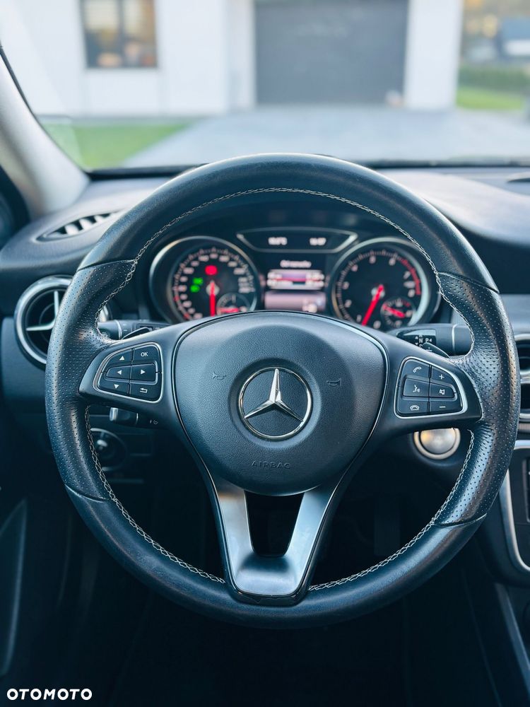 Mercedes-Benz GLA 180 7G-DCT UrbanStyle Edition - 12