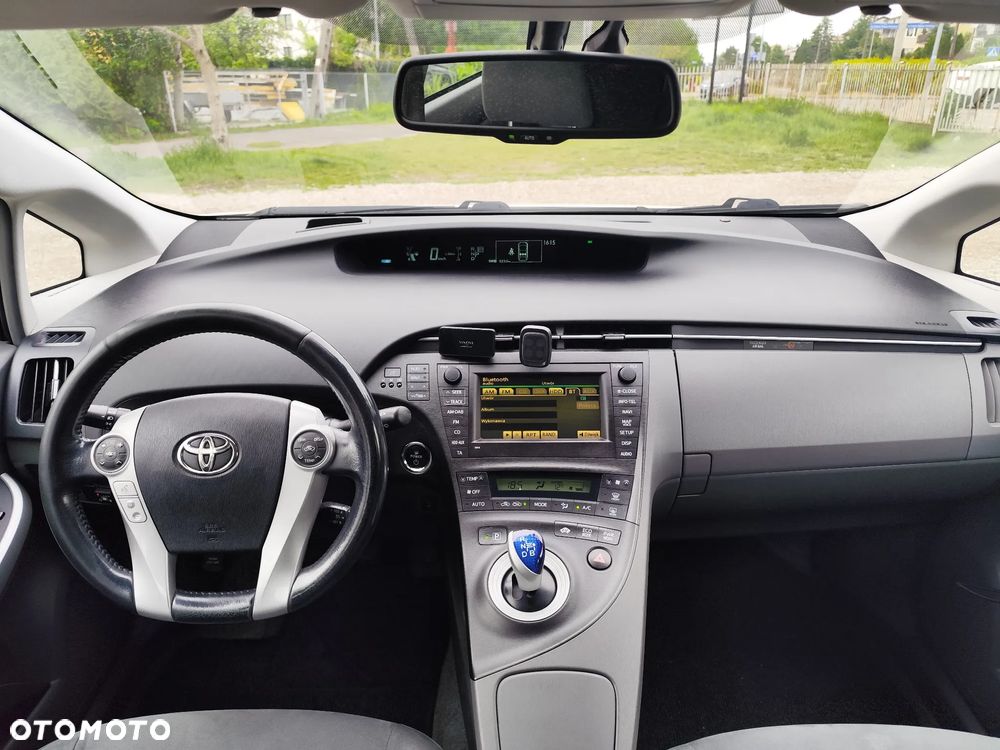 Toyota Prius 1.8 HSD Prestige - 10