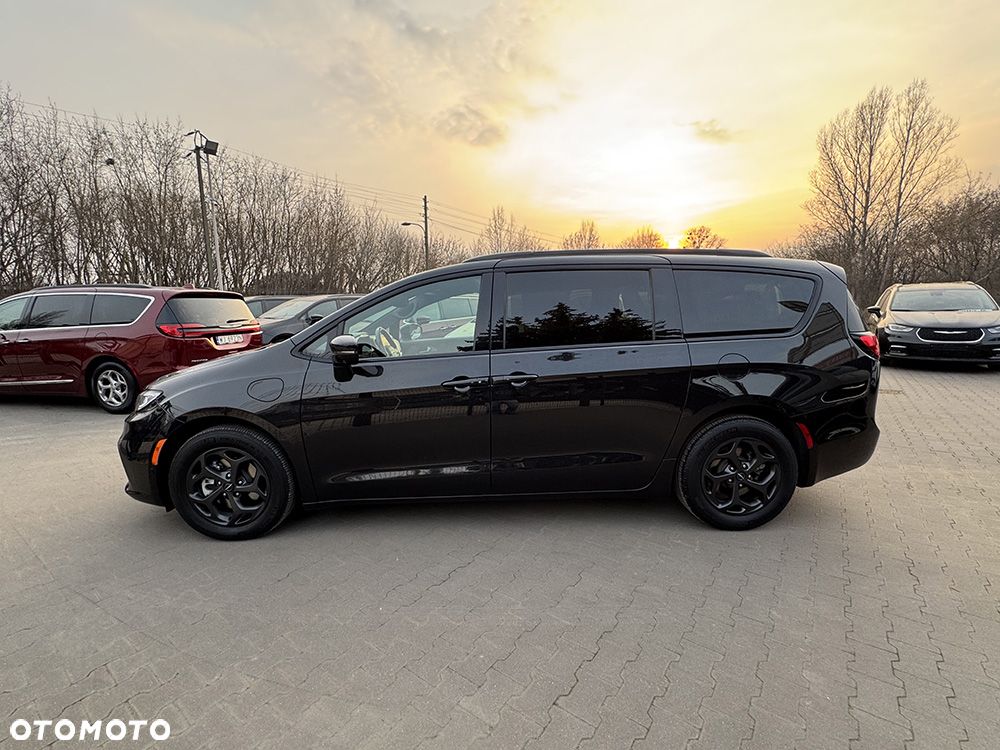 Chrysler Pacifica - 25