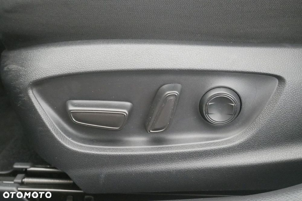 Toyota Camry 2.5 Hybrid Comfort CVT - 27