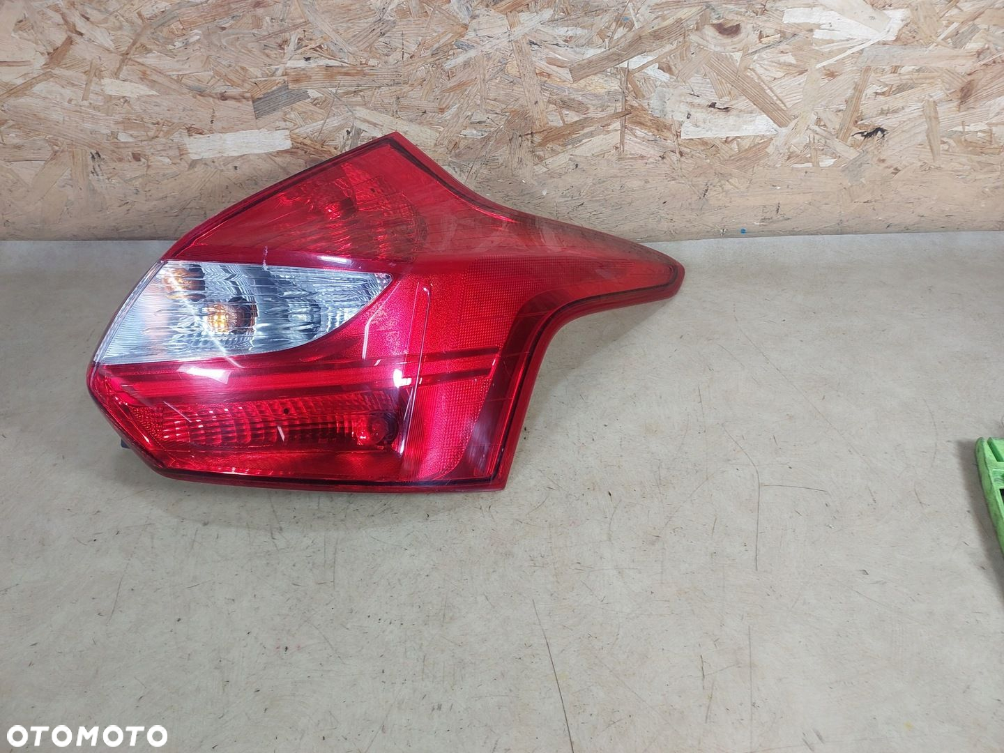 FOCUS MK3 HB LAMPA PRAWY TYŁ 11-13 - 2