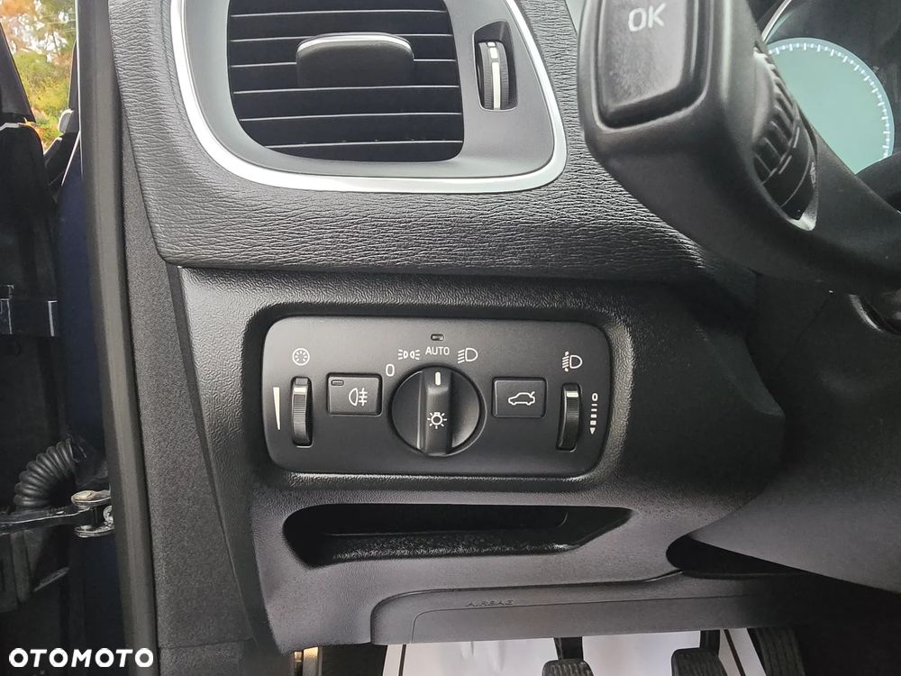 Volvo V40 D2 Summum - 29