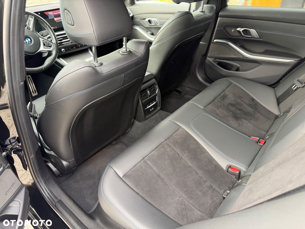 BMW Seria 3 330i xDrive M Sport - 12