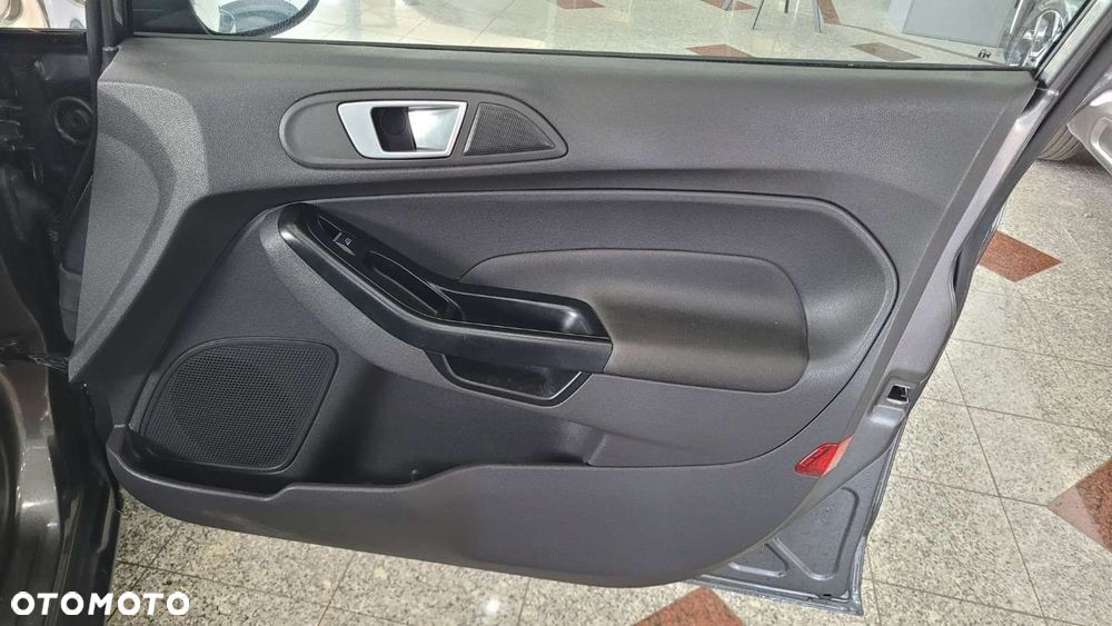 Ford Fiesta - 24