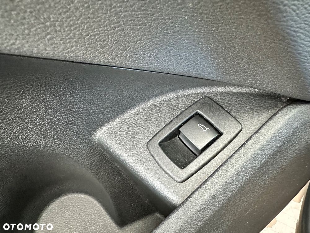 BMW X1 sDrive18i GPF xLine - 27
