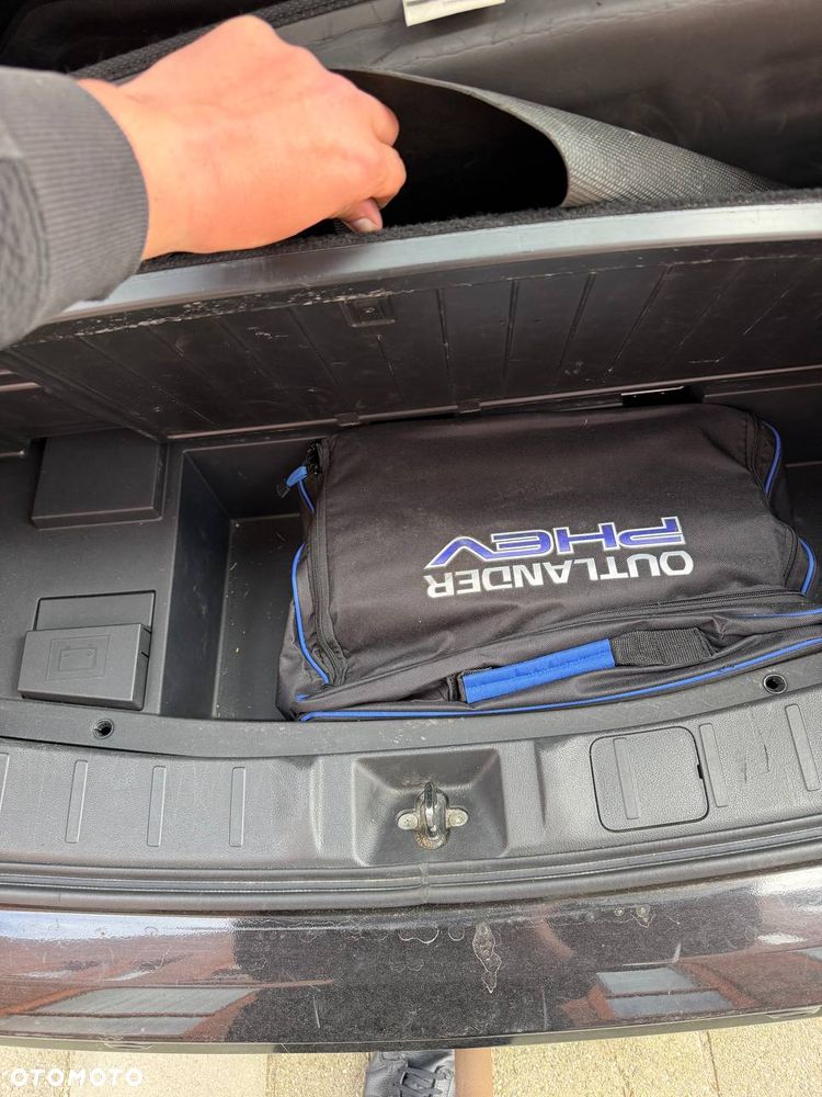 Mitsubishi Outlander Instyle NAVI + - 20