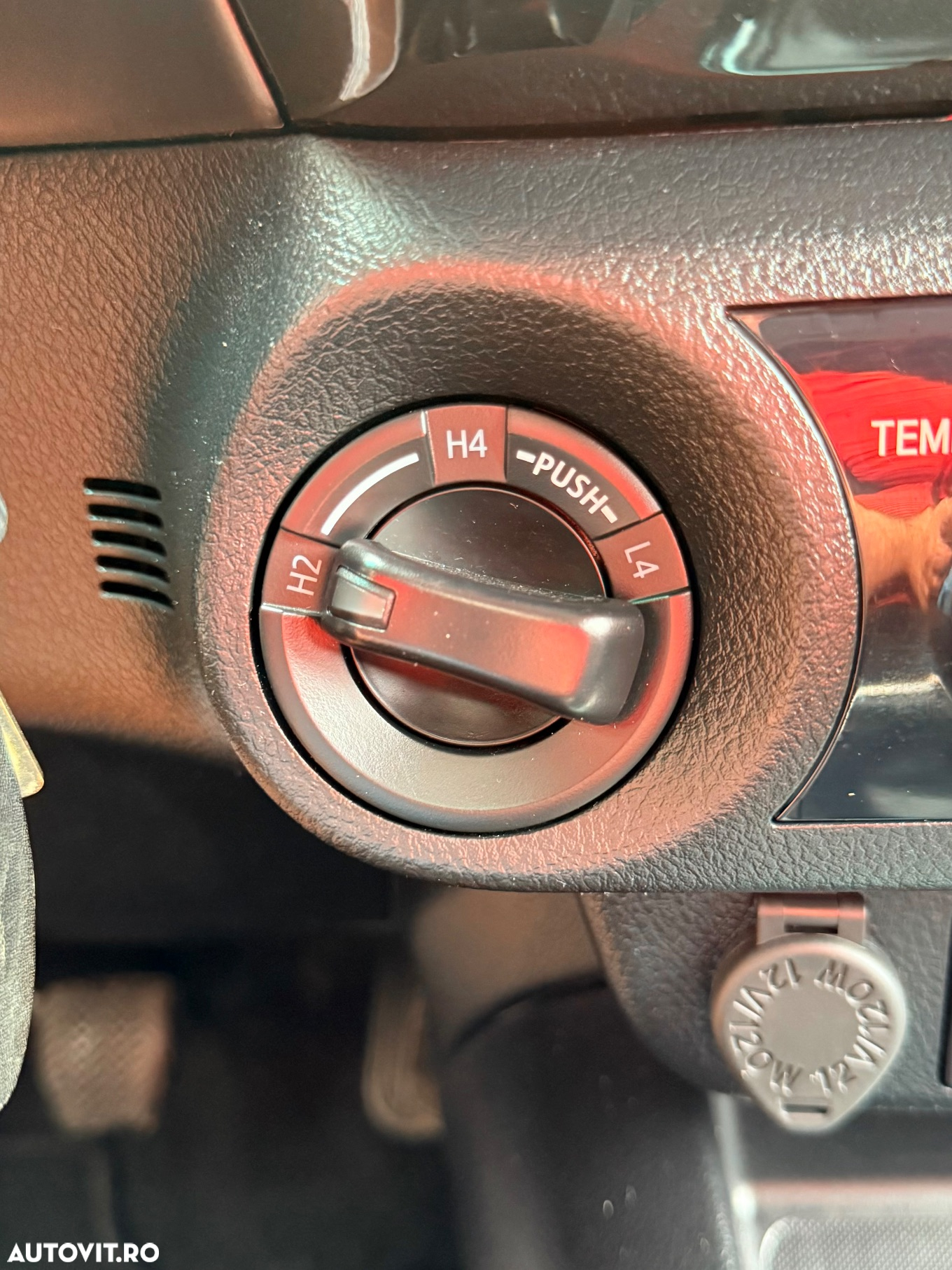 Toyota Hilux 2.4D 150CP 4x4 Double Cab 6MT Comfort - 31