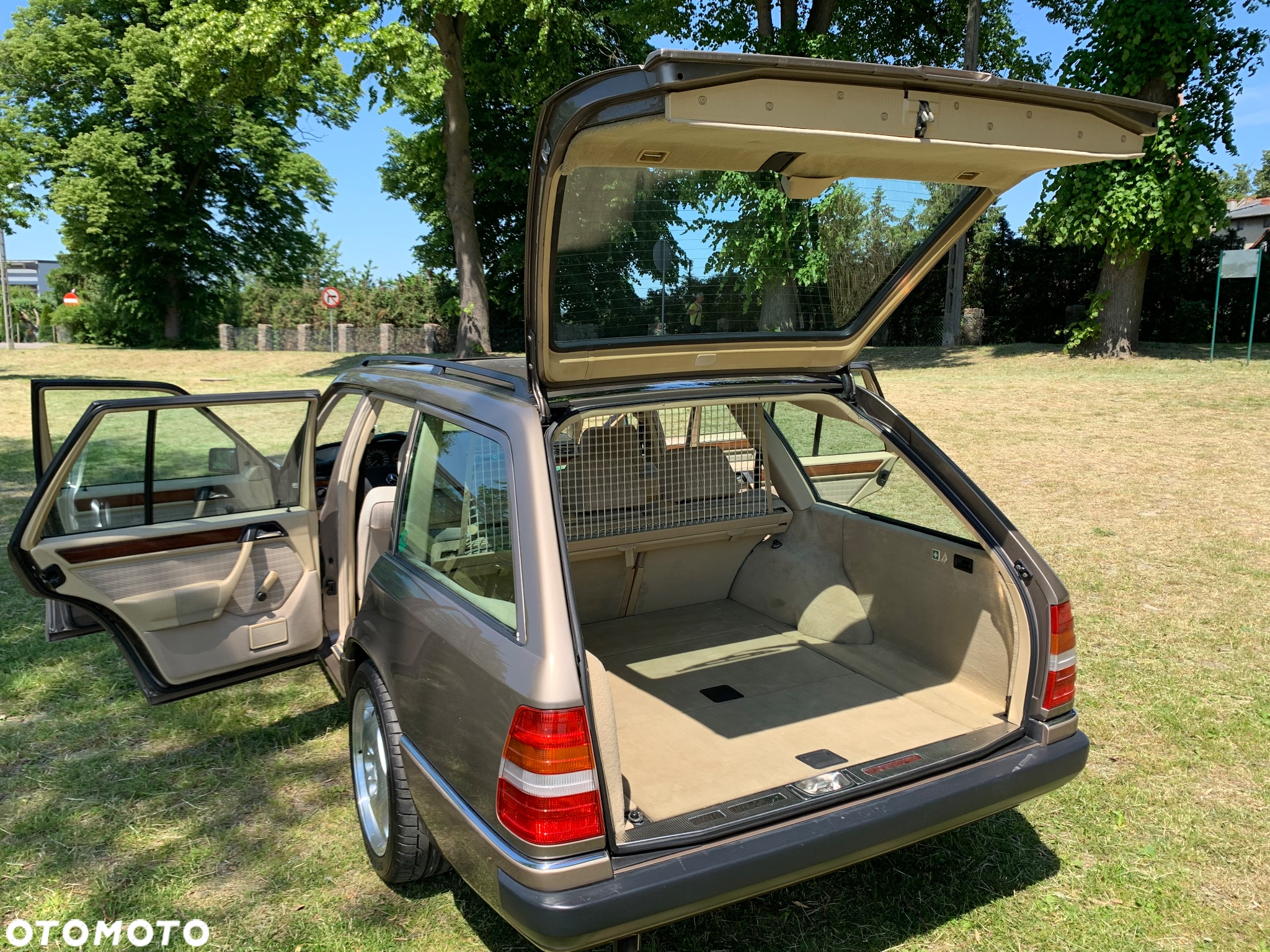 Mercedes-Benz W124 (1984-1993) - 12