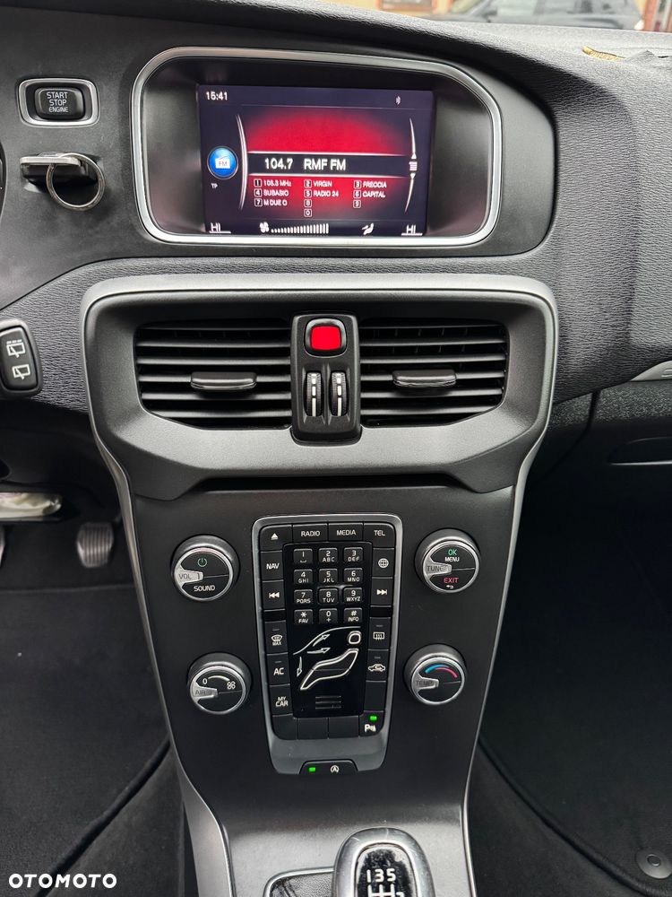 Volvo V40 Cross Country - 22