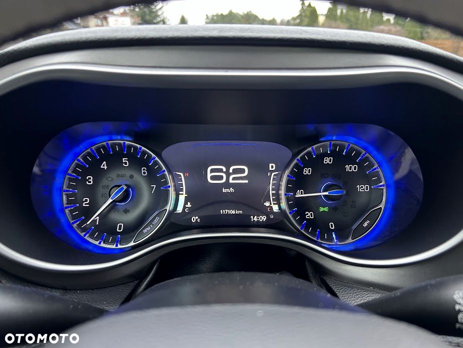 Chrysler Pacifica - 17