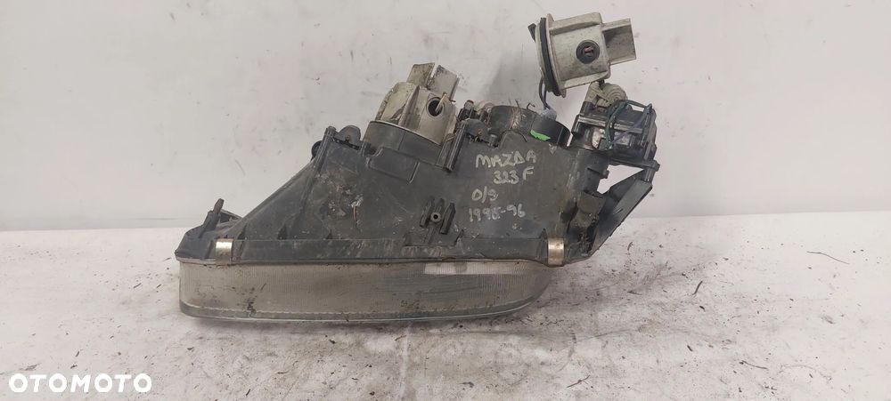 .  PRZOD PRZEDNIA LAMPA PRAWA MAZDA 323F - 5