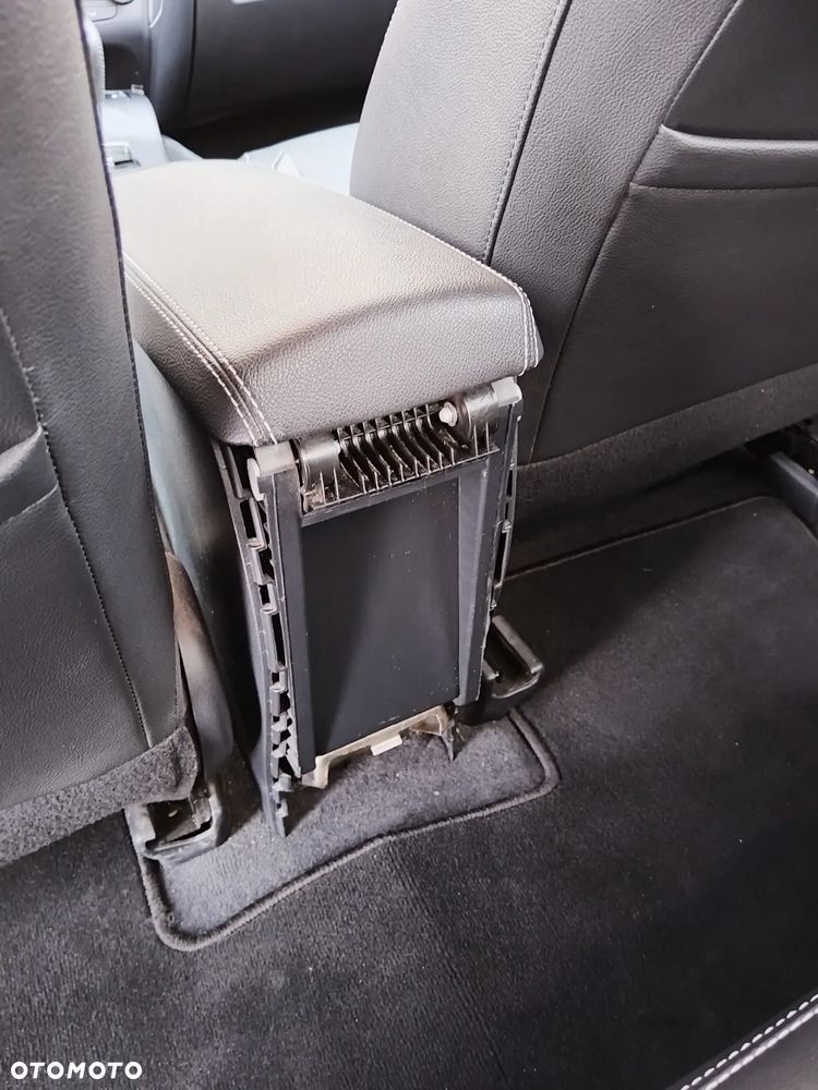 Toyota Avensis 1.8 Premium MS - 24