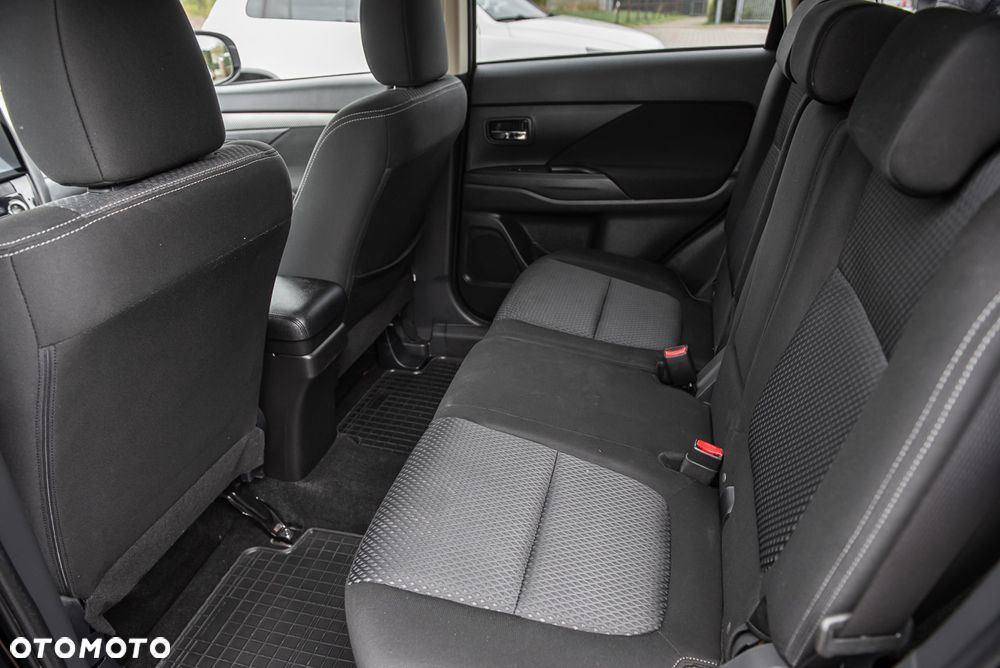 Mitsubishi Outlander 2.2 DI-D 4WD Automatik Diamant Edition - 25