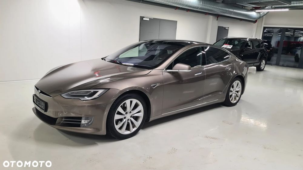 Tesla Model S - 4