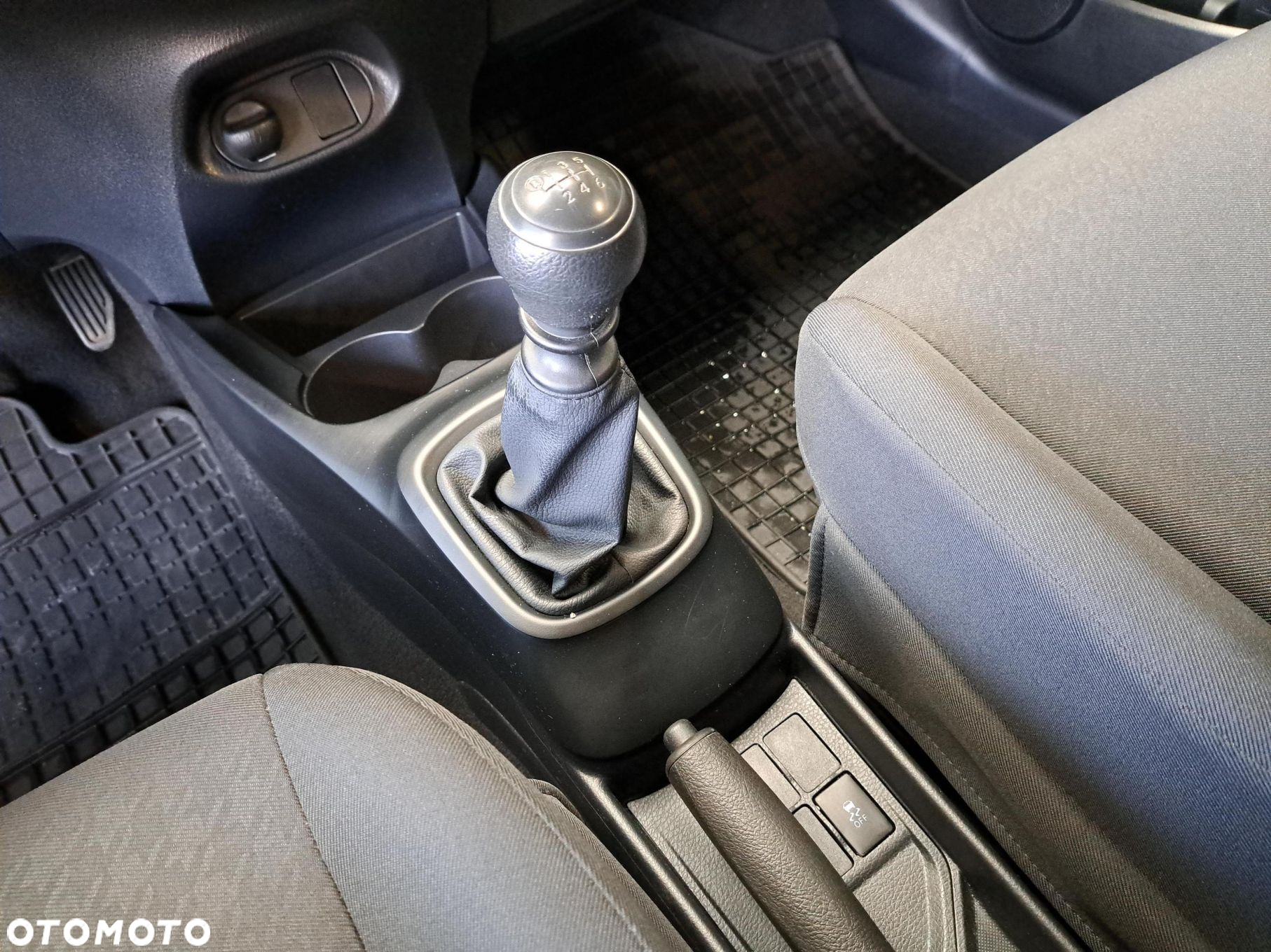 Toyota Yaris - 20