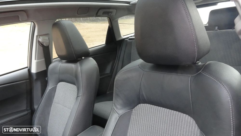 Toyota Auris Touring Sports 1.8 HSD Exclusive +TSS+Navi - 16